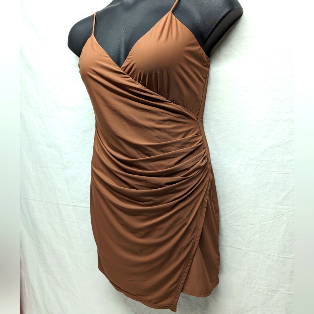 Urban Outfitter Spaghetti Strap Dress Cocoa V-neck Asymmetric Hem NWT - Picture 2 of 7